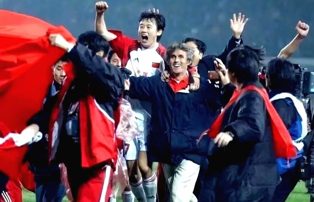 关于东方球队战胜西方对手,展现实力的信息 关于东方球队战胜西方对手,展现实力的信息