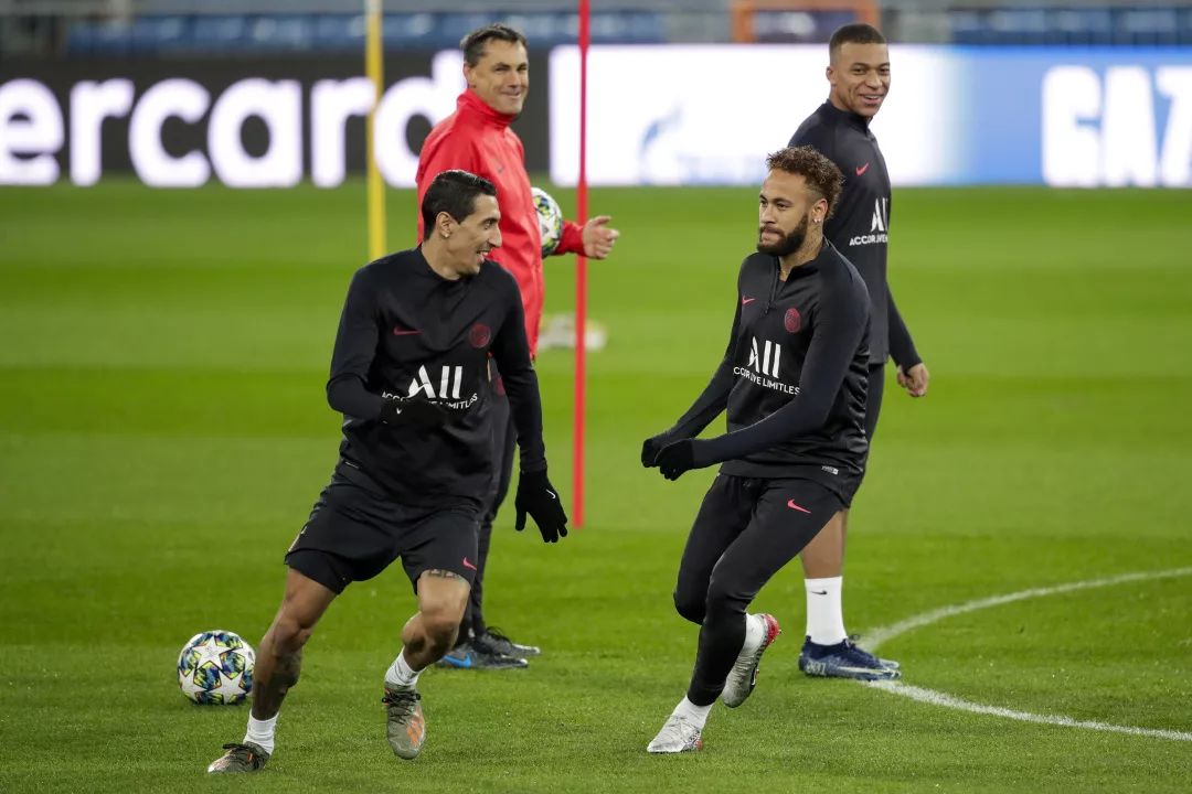 包含雷恩主场对阵布尔日，着眼三分全力争胜的词条