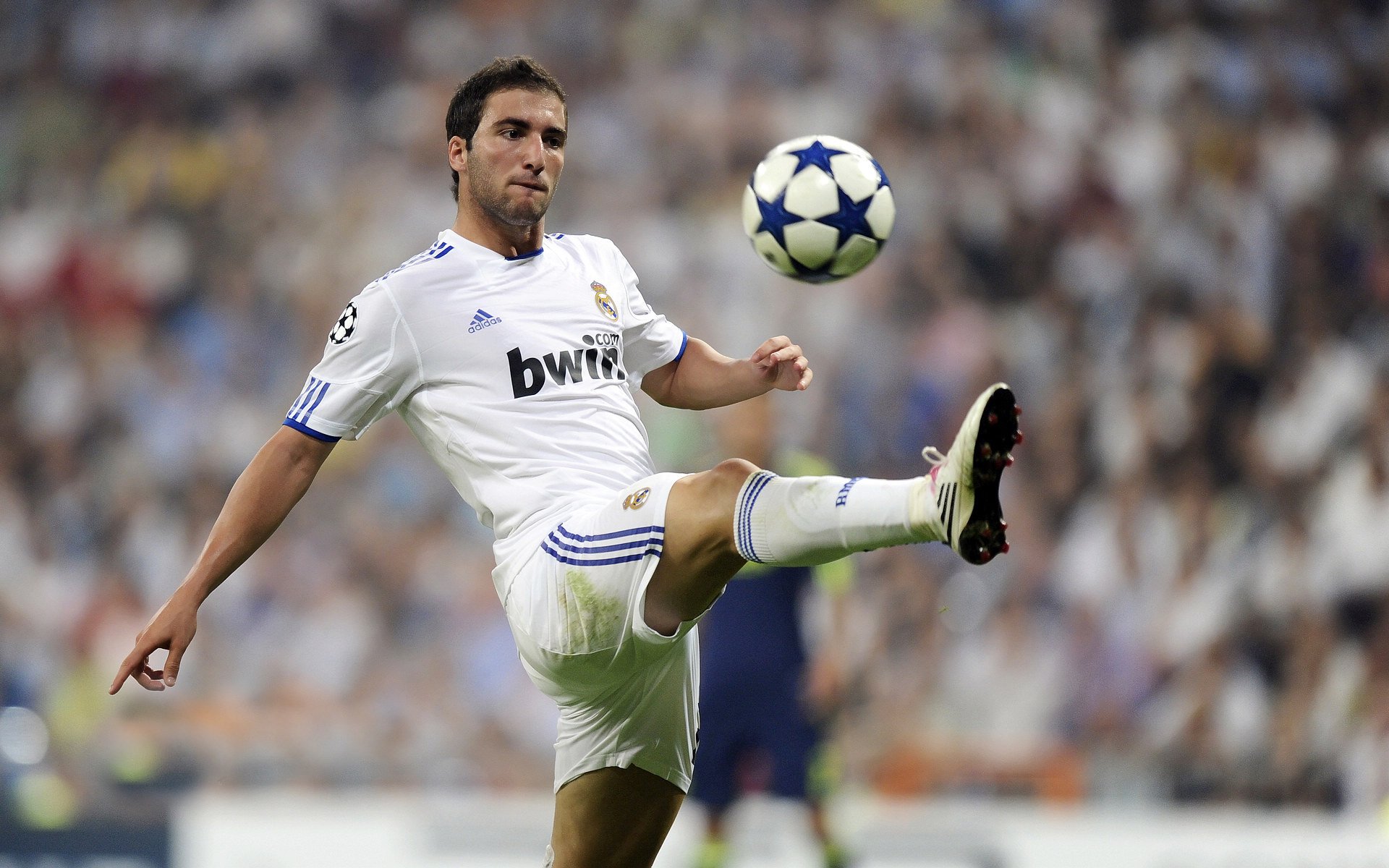 帕尔默连续得分拉开差距，克罗地亚最后时刻绝杀巴西—绿茵场上的宿命与新生